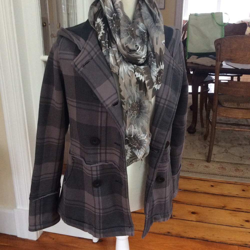 Beautifully made ZUMIEZ jacket- unfinished seams S